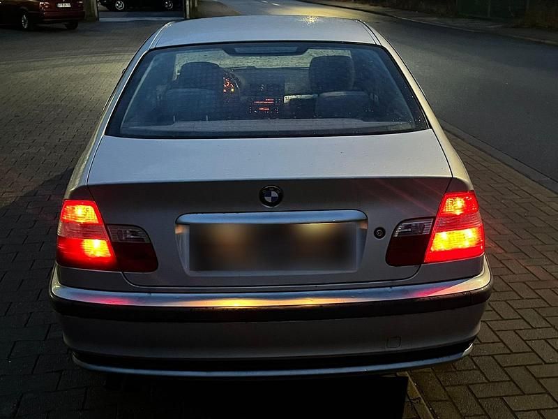 Gebraucht BMW 323 Basis 170 PS (125 kW) 1998 Silber Limousine