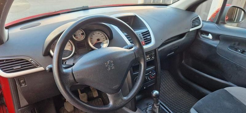 Gebraucht Peugeot 207 73 PS (53 kW) 2009 Rot Limousine