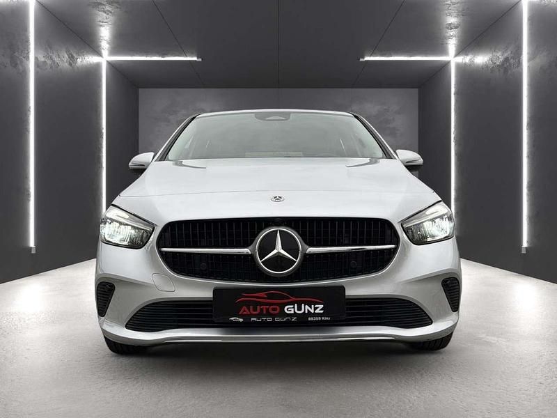 Gebraucht Mercedes B200 Progressive 163 PS (119 kW) 2023 Iridiumsilber Van / Kleinbus