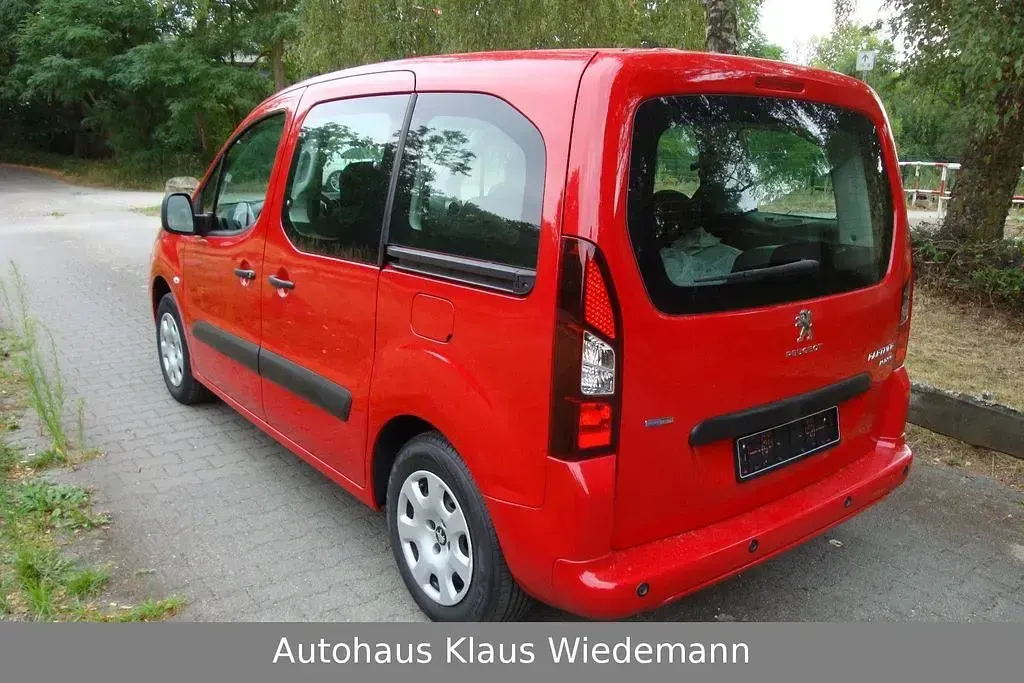 Gebraucht Peugeot Partner Tepee Active 110 PS (80 kW) 2017 Rot Van / Kleinbus