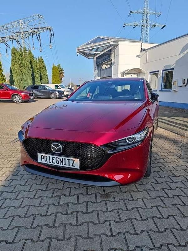 Soul red crystal m Gebraucht 2024 Mazda 3 Limousine | 25.490 € (Superpreis) - Bild 1/4