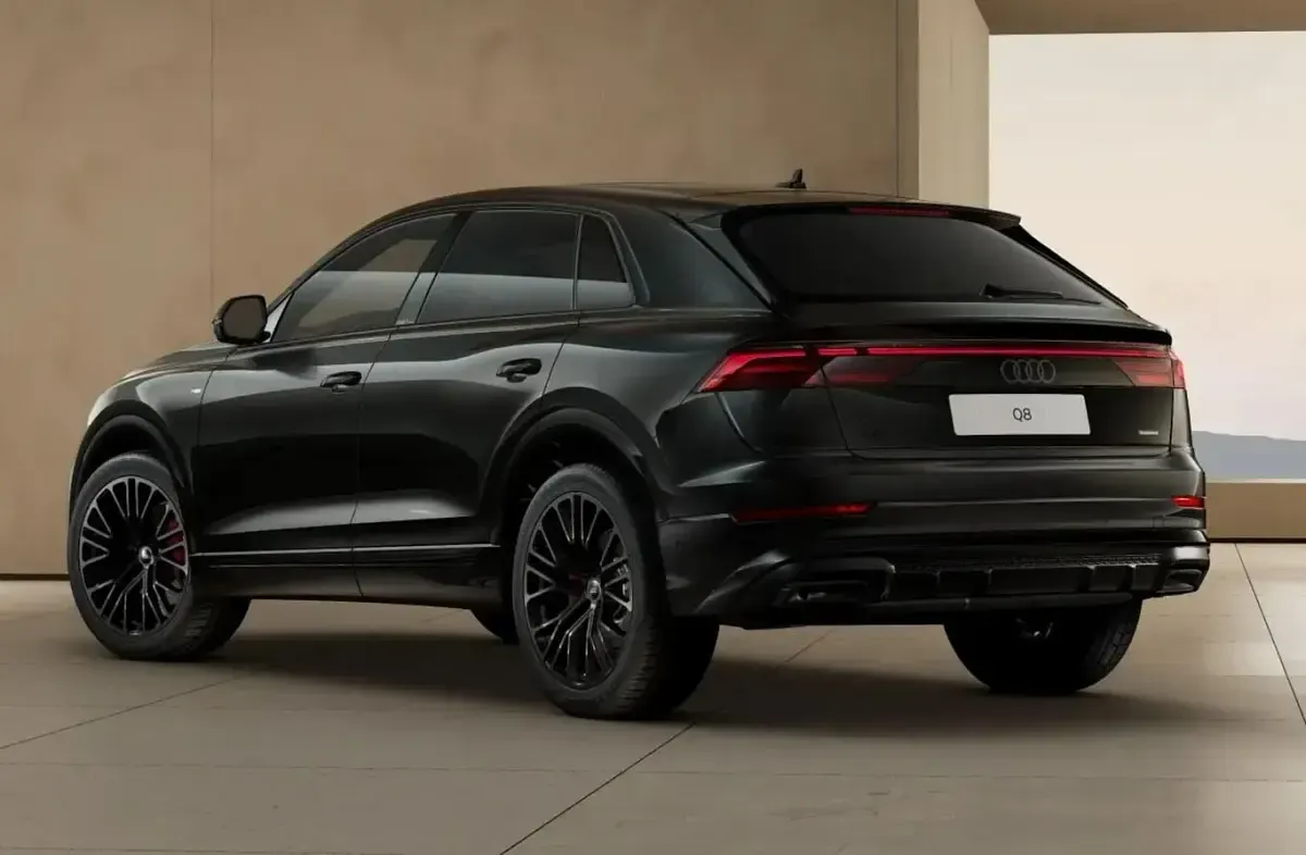 Neu Audi Q8 Design 286 PS (210 kW) 2025 Mythosschwarz metallic SUV