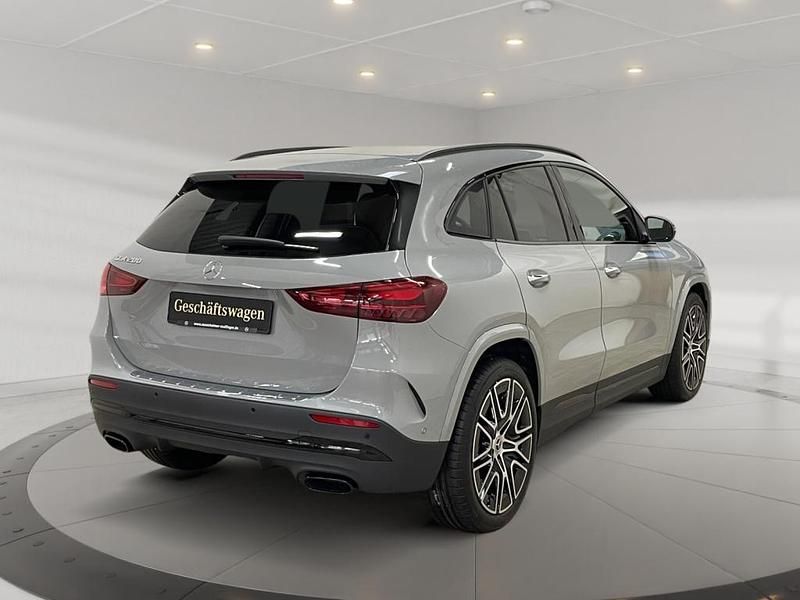 Usata Mercedes GLA200 163 CV (119 kW) 2026 Grigio SUV