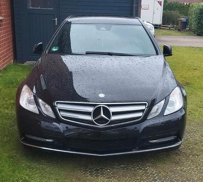 Gebraucht Mercedes E220 170 PS (125 kW) 2013 Schwarz Coupé