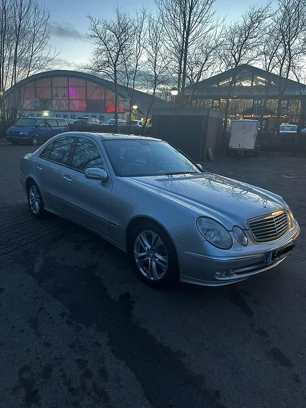 Gebraucht Mercedes E320 Avantgarde 224 PS (164 kW) 2002 Silber Limousine