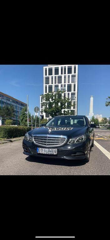 Schwarz Gebraucht 2014 Mercedes E220 Limousine | 16.999 € (Fairer Preis) - Bild 1/4
