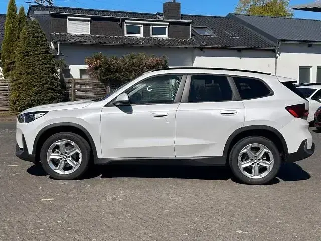 Gebraucht BMW X1 Shadowline 136 PS (100 kW) 2023 Mineralweiss metallic SUV