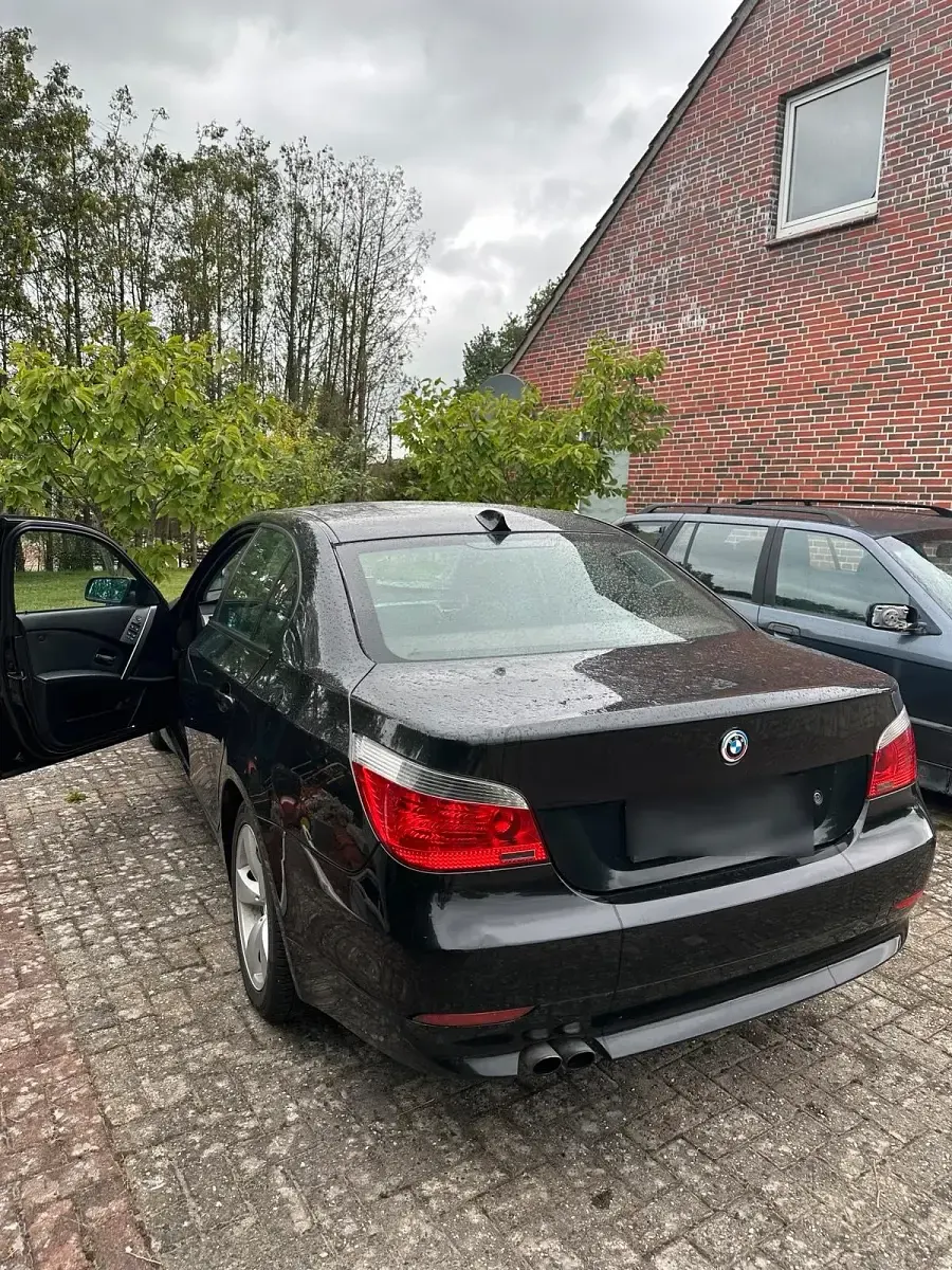 Gebraucht BMW 523 177 PS (130 kW) 2006 Schwarz Limousine