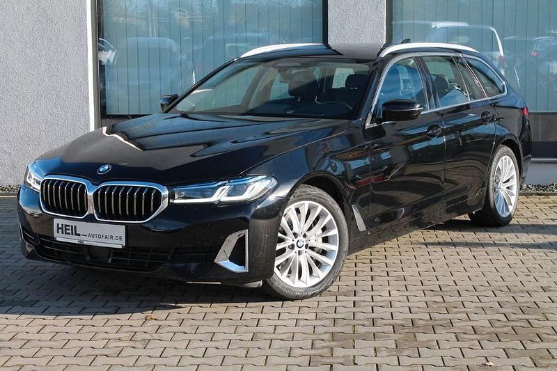 Schwarz Gebraucht 2023 BMW 540 Luxury Line Kombi | 48.598 € (Fairer Preis) - Bild 1/4
