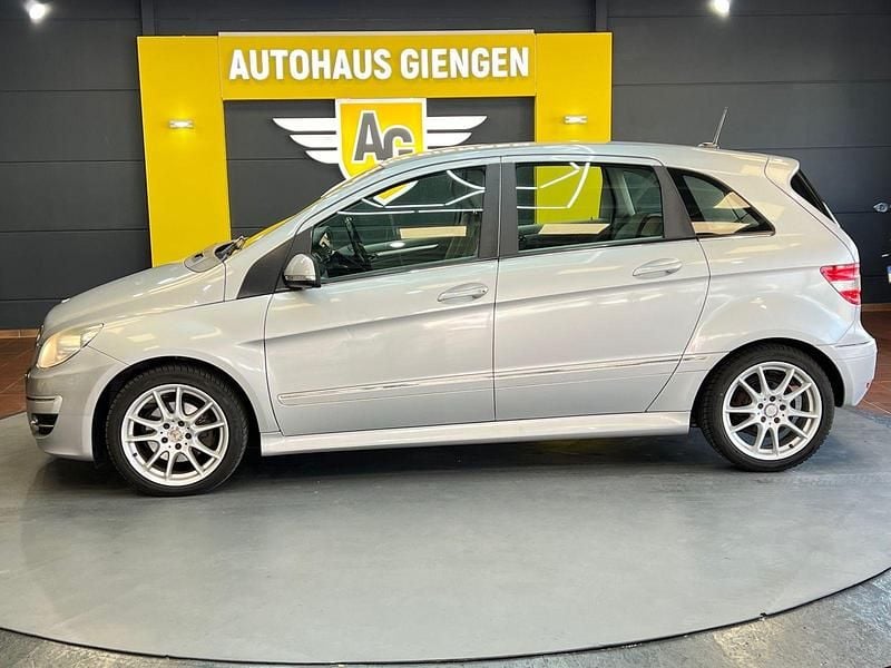 Gebraucht Mercedes B180 109 PS (80 kW) 2009 Silber Van / Kleinbus