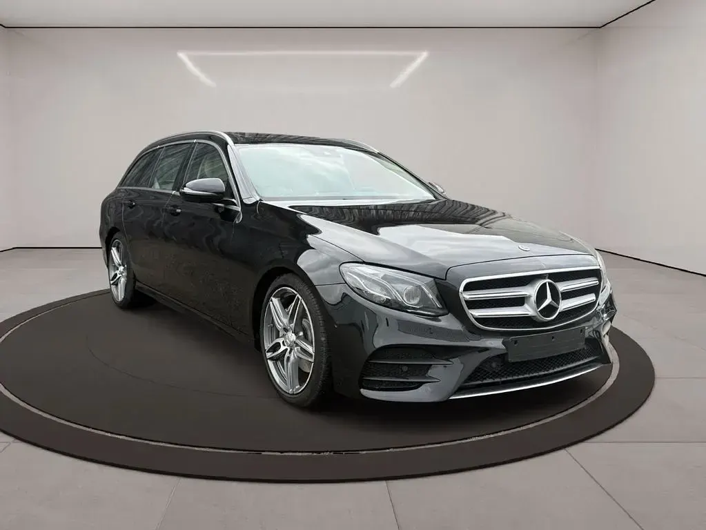 Gebraucht Mercedes E220 AMG 194 PS (142 kW) 2017 Schwarz Limousine