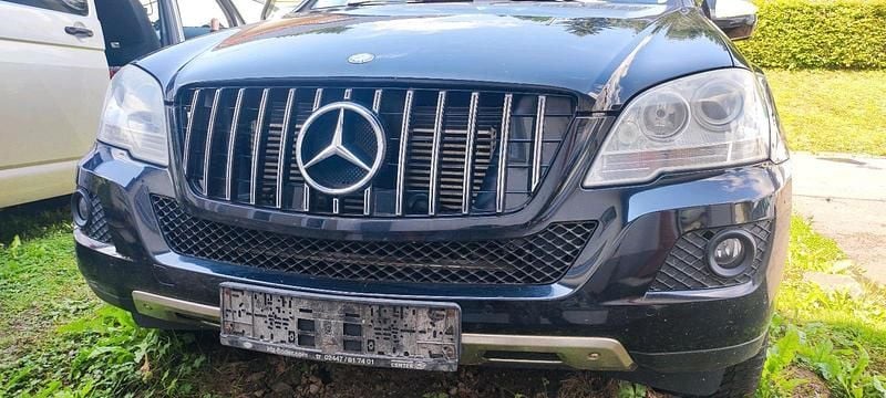 Schwarz Gebraucht 2009 Mercedes ML280 SUV | 9.950 € (Fairer Preis) - Bild 1/4