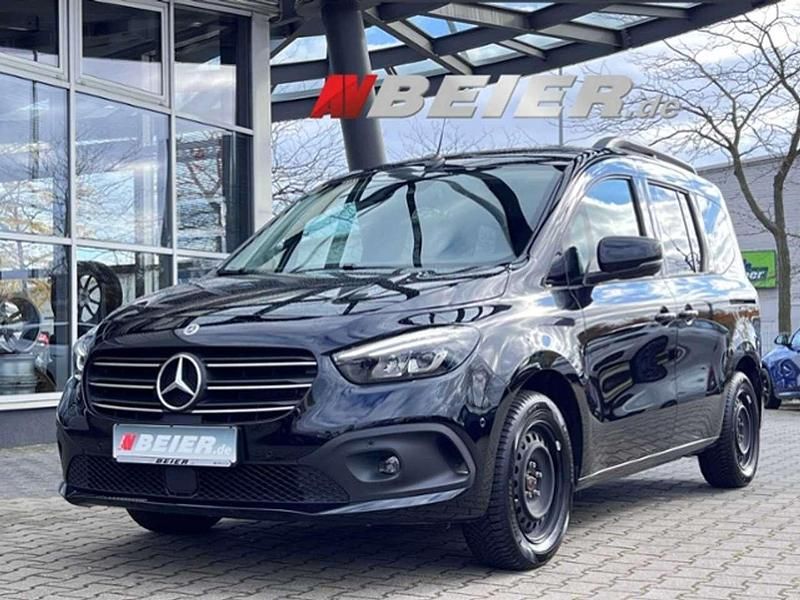 Loparitschwarz Gebraucht 2023 Mercedes T180 Van / Kleinbus | 27.990 € (Fairer Preis) - Bild 1/4