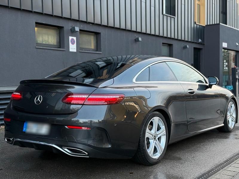 Gebraucht Mercedes E220 AMG line 194 PS (142 kW) 2021 Grau Coupé