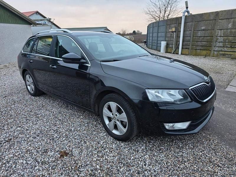 Schwarz Gebraucht 2013 Skoda Octavia Elegance Kombi | 4.490 € - Bild 1/4
