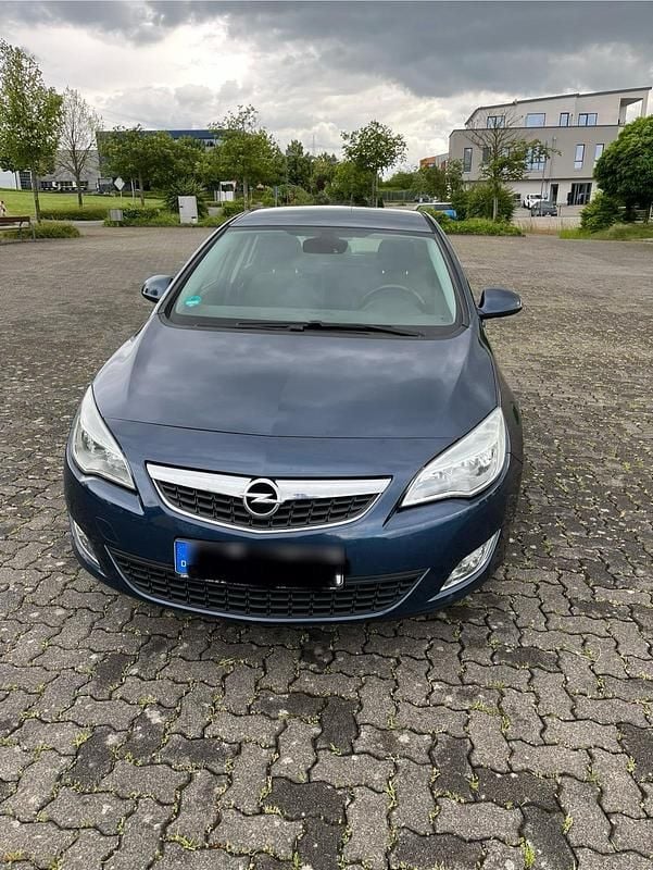 Gebraucht Opel Astra 116 PS (85 kW) 2010 Blau Limousine