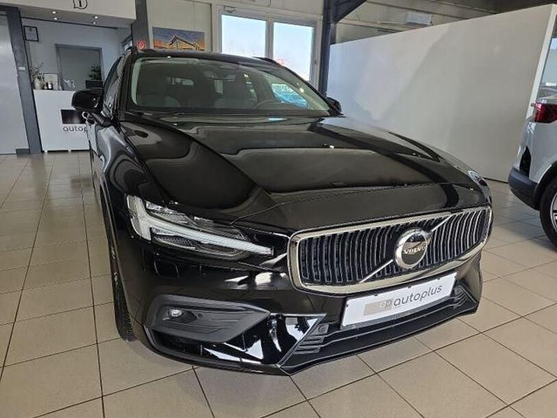 Gebraucht Volvo V60 Core 197 PS (144 kW) 2022 Schwarz Kombi