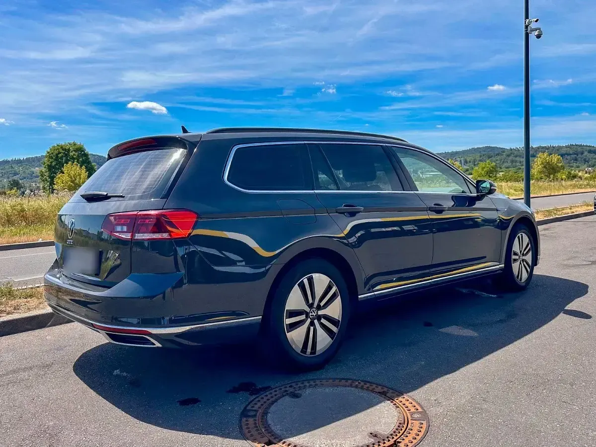 Gebraucht VW Passat GTE 156 PS (114 kW) 2022 Grau Kombi