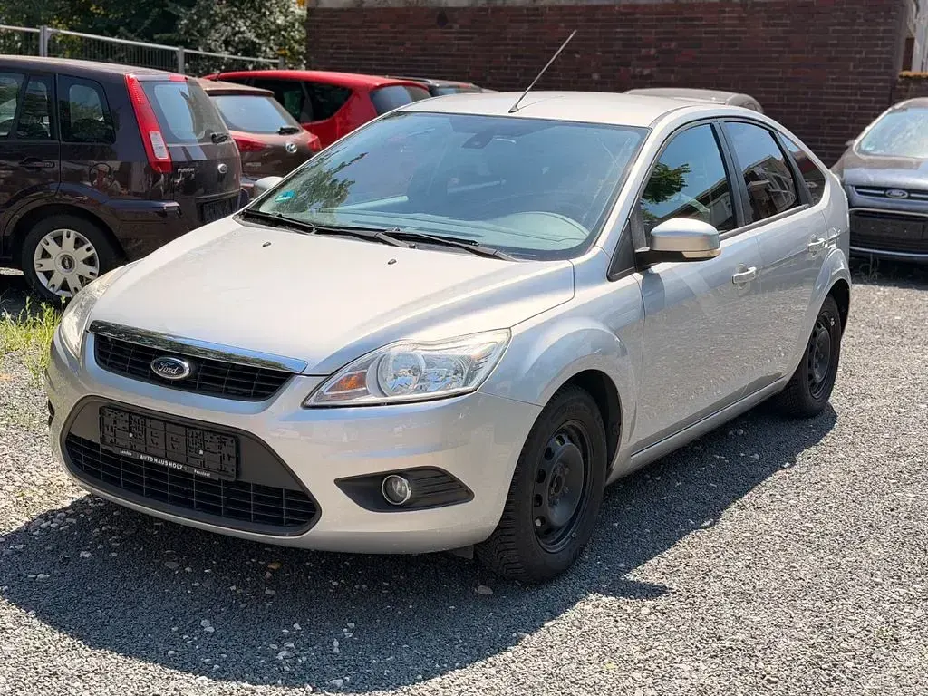 Gebraucht Ford Focus Style 101 PS (74 kW) 2009 Silber Kleinwagen