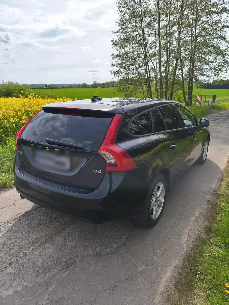 Second-hand Volvo V60 163 CP (119 kW) 2014 Negru Break
