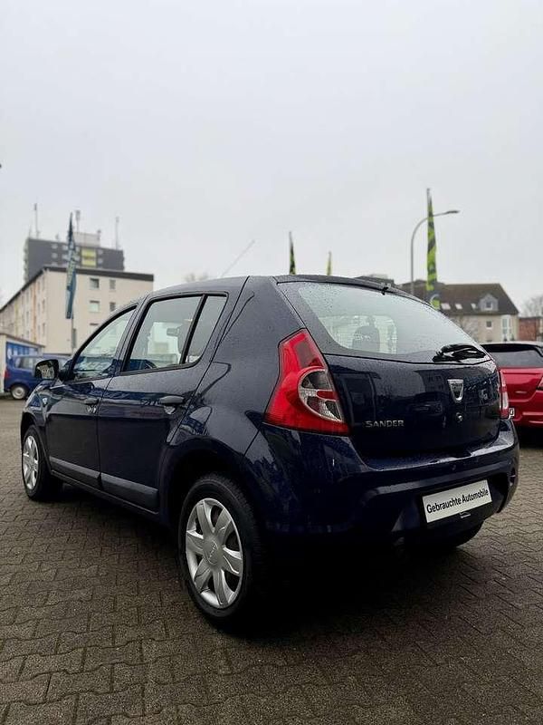 Gebraucht Dacia Sandero Basis 75 PS (55 kW) 2012 Blau Kleinwagen