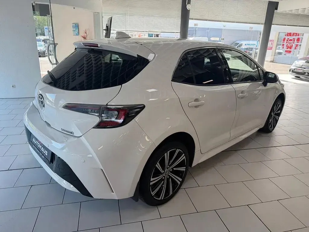 Gebraucht Toyota Corolla Hybrid 98 PS (72 kW) 2022 Weiß Limousine