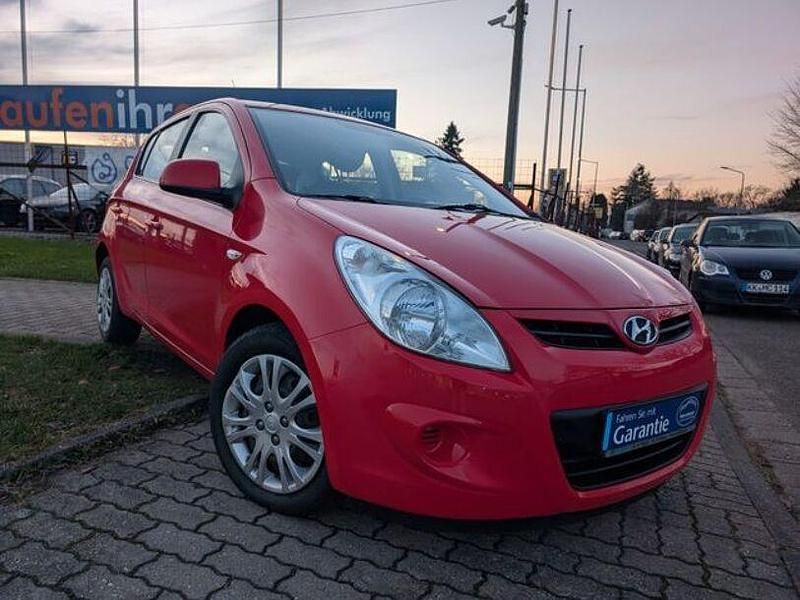 Gebraucht Hyundai i20 Comfort 101 PS (74 kW) 2009 Rot Kleinwagen