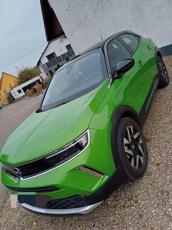 Grün Gebraucht 2021 Opel Mokka-e Elegance SUV | 14.200 € (Superpreis) - Bild 1/4