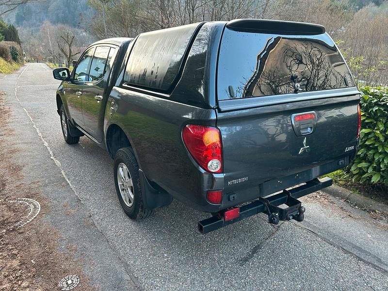 Gebraucht Mitsubishi L200 136 PS (100 kW) 2012 Grau Pickup