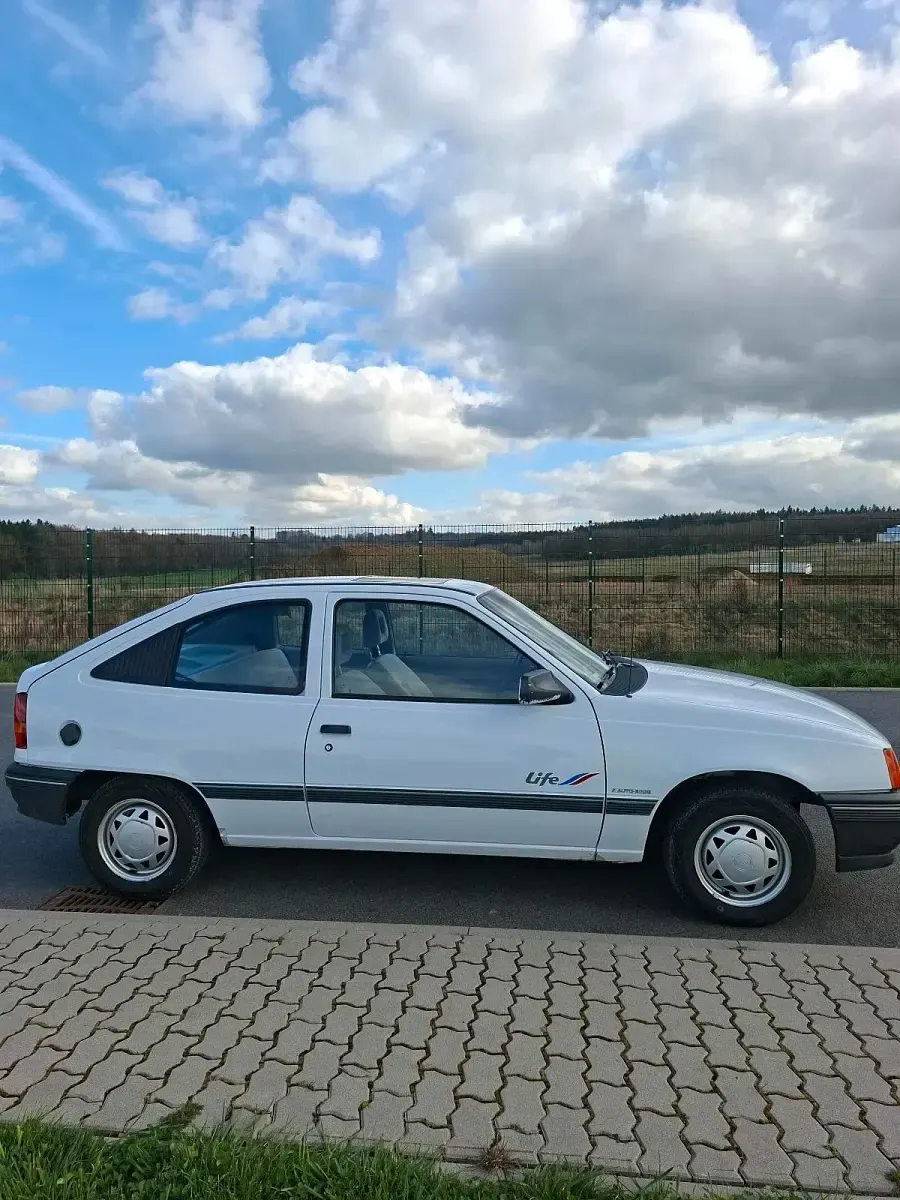 Gebraucht Opel Kadett 60 PS (44 kW) 1990 Weiß Kleinwagen