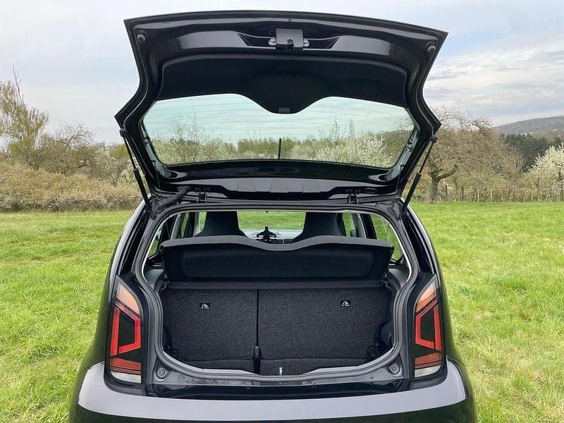 Second-hand VW e-up! 61 kW (83 CP) 2020 Negru Hatchback
