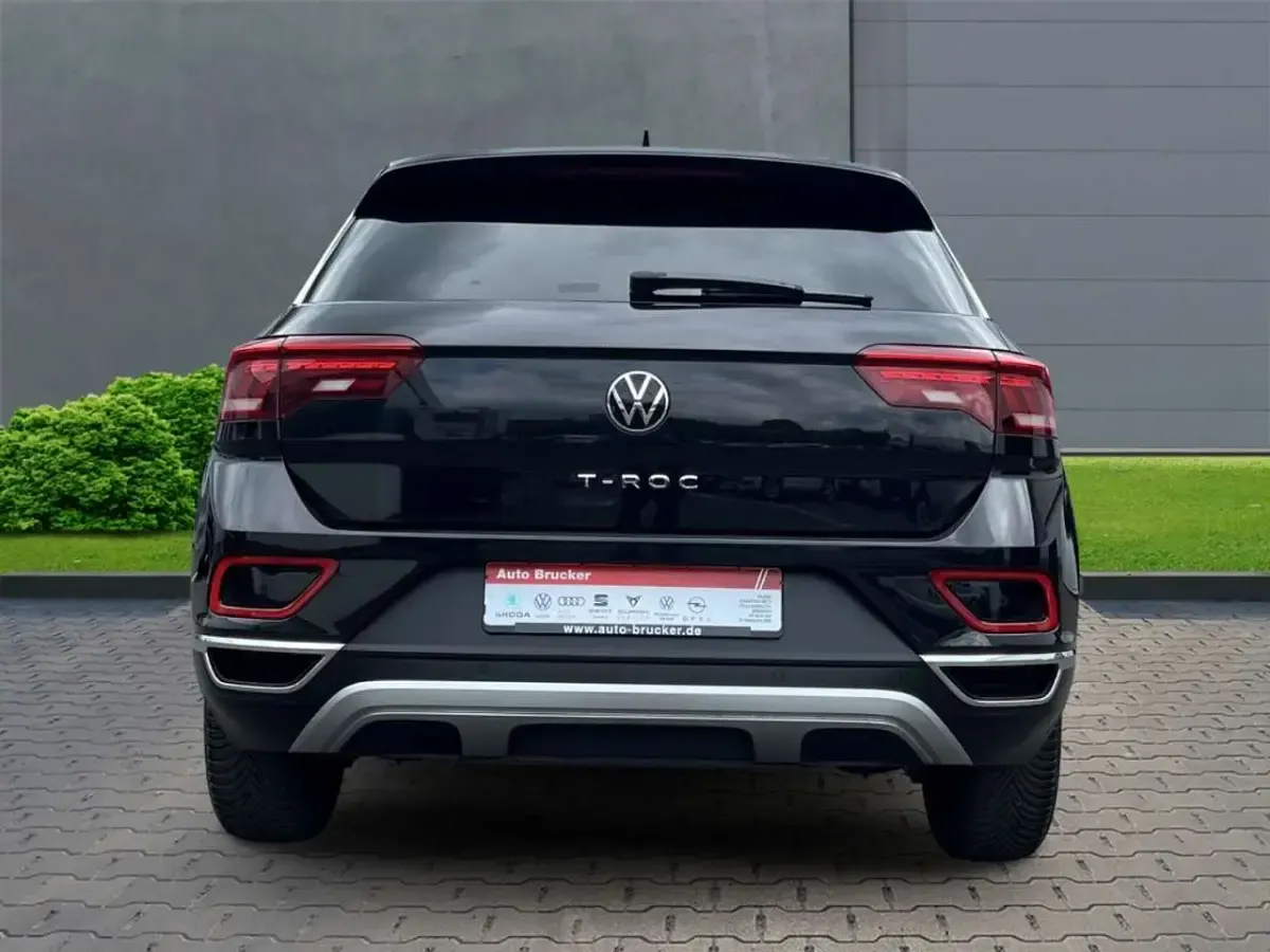 Second-hand VW T-Roc IQ Drive 150 CP (110 kW) 2022 Negru SUV