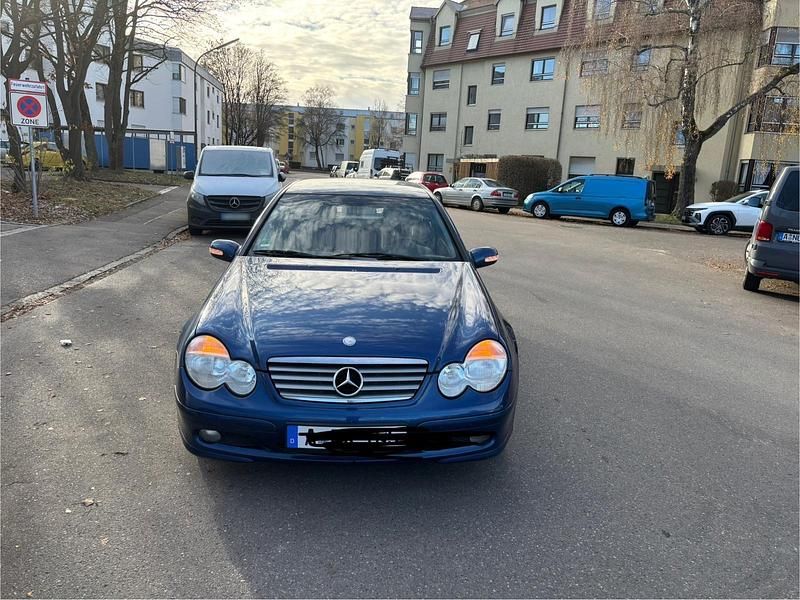 Second-hand Mercedes C180 143 CP (105 kW) 2002 Albastru Coupe