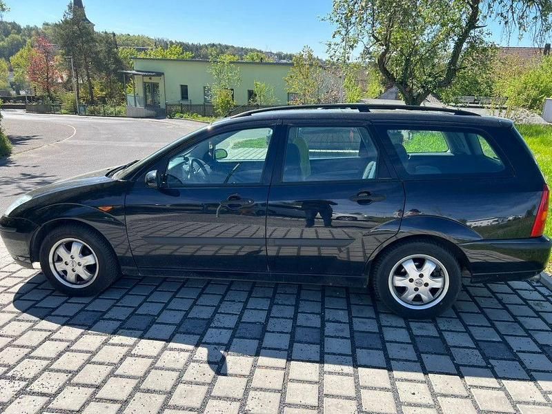Second-hand Ford Focus 101 CP (74 kW) 2002 Negru Break