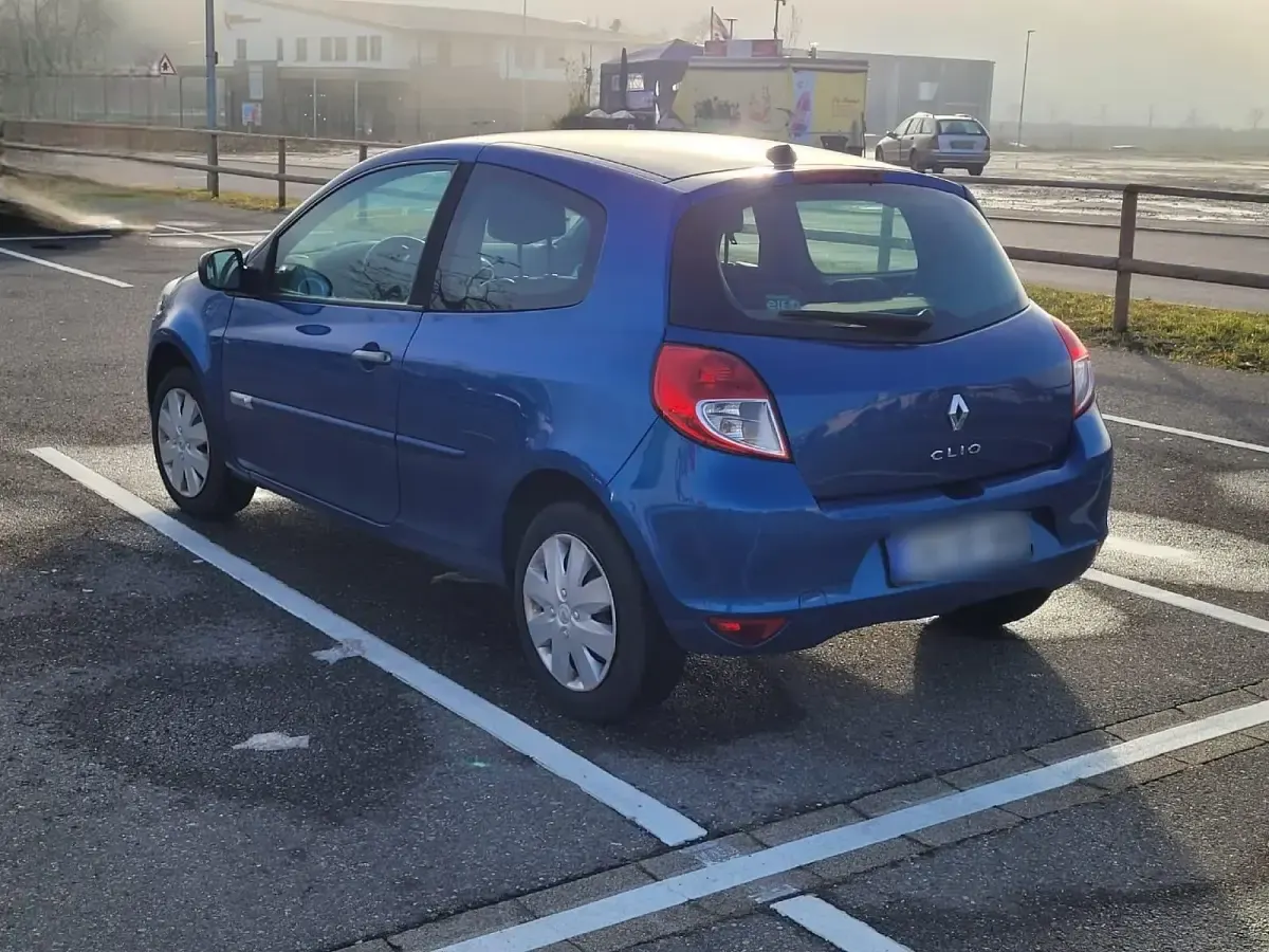 Gebraucht Renault Clio 75 PS (55 kW) 2010 Blau Kleinwagen