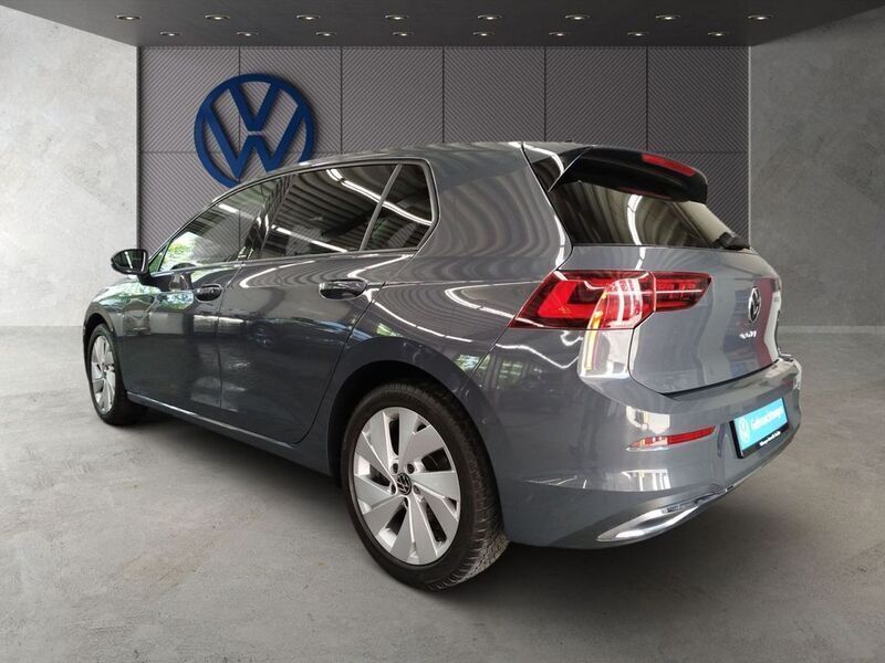 Gebraucht VW Golf VIII Active 150 PS (110 kW) 2022 Delfingrau metallic Limousine