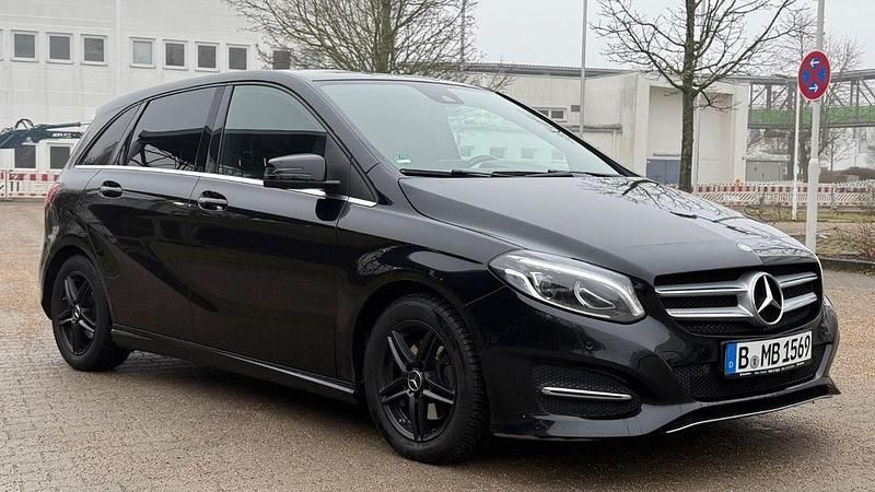 Gebraucht Mercedes B200 Urban 136 PS (100 kW) 2015 Schwarz Van / Kleinbus