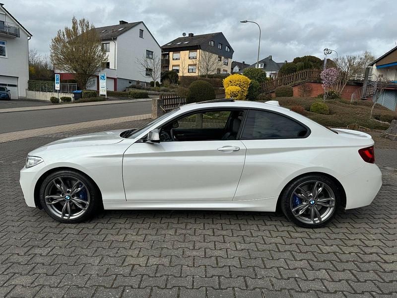Gebraucht BMW M235 Shadowline 326 PS (239 kW) 2015 Mineralweiss metallic Coupé
