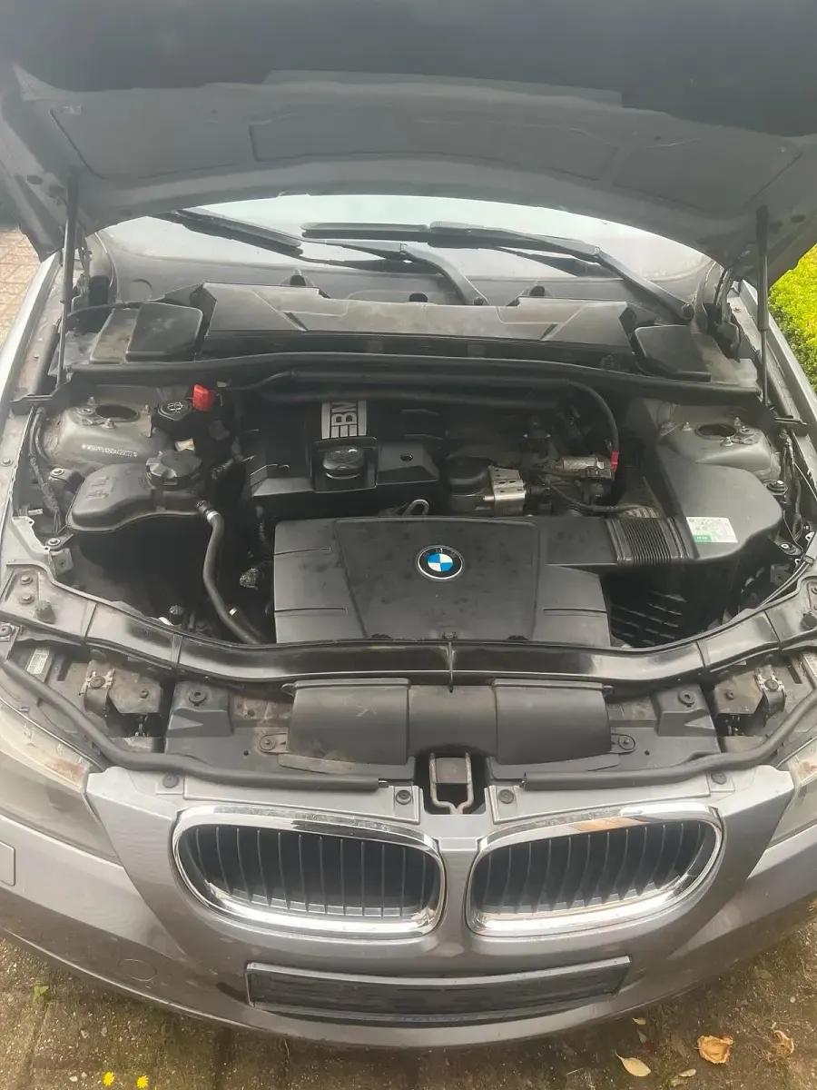 Gebraucht BMW 318 143 PS (105 kW) 2010 Grau Limousine