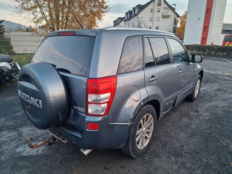Gebraucht Suzuki Grand Vitara 129 PS (94 kW) 2009 Grau SUV
