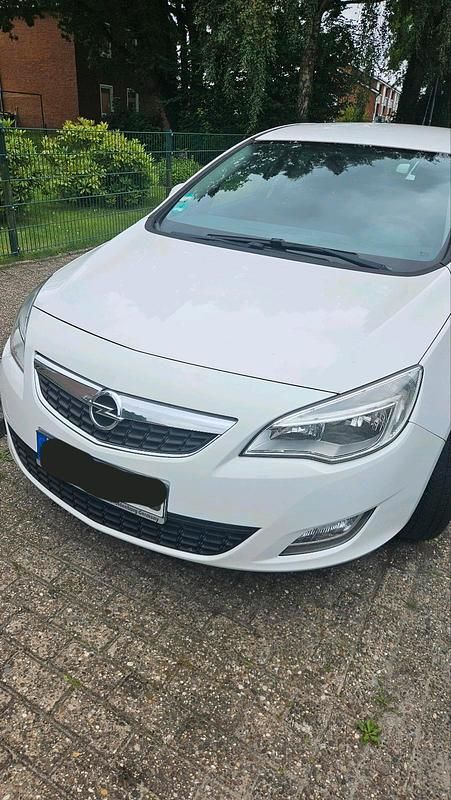 Gebraucht Opel Astra Design Edition 87 PS (63 kW) 2011 Weiß Limousine