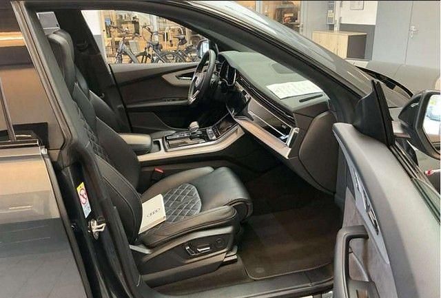 Gebraucht Audi Q8 Ambiente 462 PS (339 kW) 2021 Daytonagrau perleffekt SUV