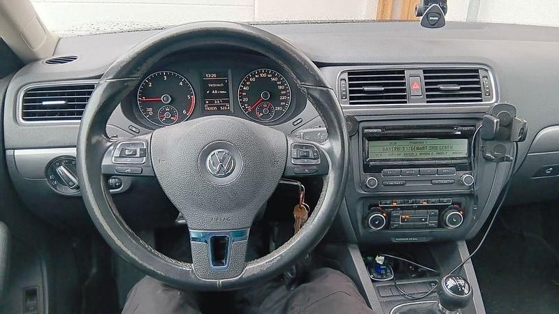 Gebraucht VW Jetta Comfortline 105 PS (77 kW) 2012 Grau Limousine