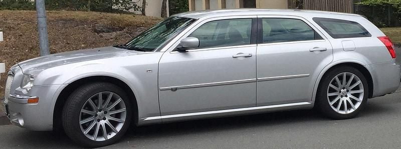 Second-hand Chrysler 300C 218 CP (160 kW) 2010 Argintiu Break