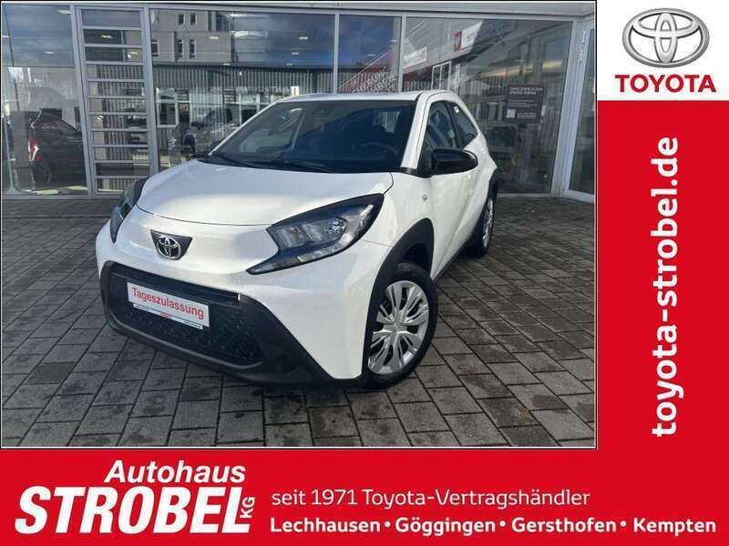 Schneeweiß Neu 2025 Toyota Aygo Business Edition Kleinwagen | 17.980 € - Bild 1/4