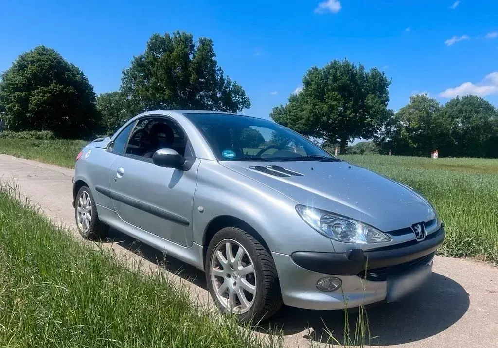 Gebraucht Peugeot 206 CC 109 PS (80 kW) 2001 Silber Cabrio