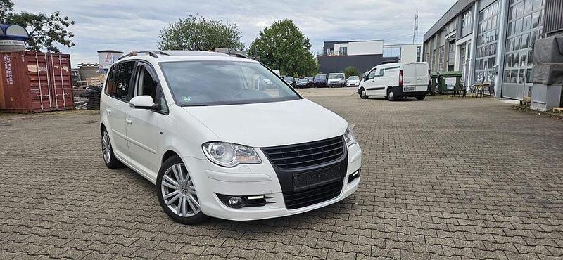 Weiß Gebraucht 2009 VW Touran Trendline Van / Kleinbus | 3.900 € (Guter Preis) - Bild 1/4