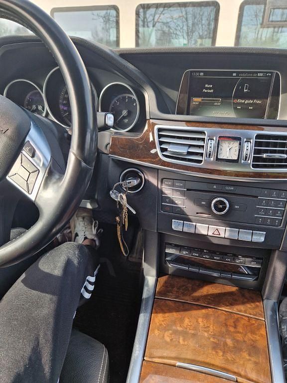 Gebraucht Mercedes E250 204 PS (150 kW) 2015 Blau Limousine