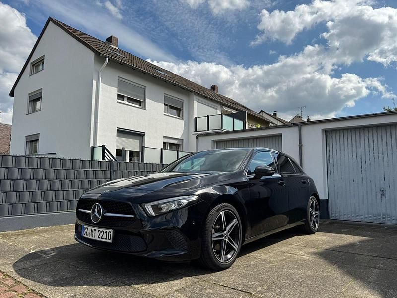 Schwarz Gebraucht 2019 Mercedes A180 Progressive Limousine | 18.500 € (Guter Preis) - Bild 1/4