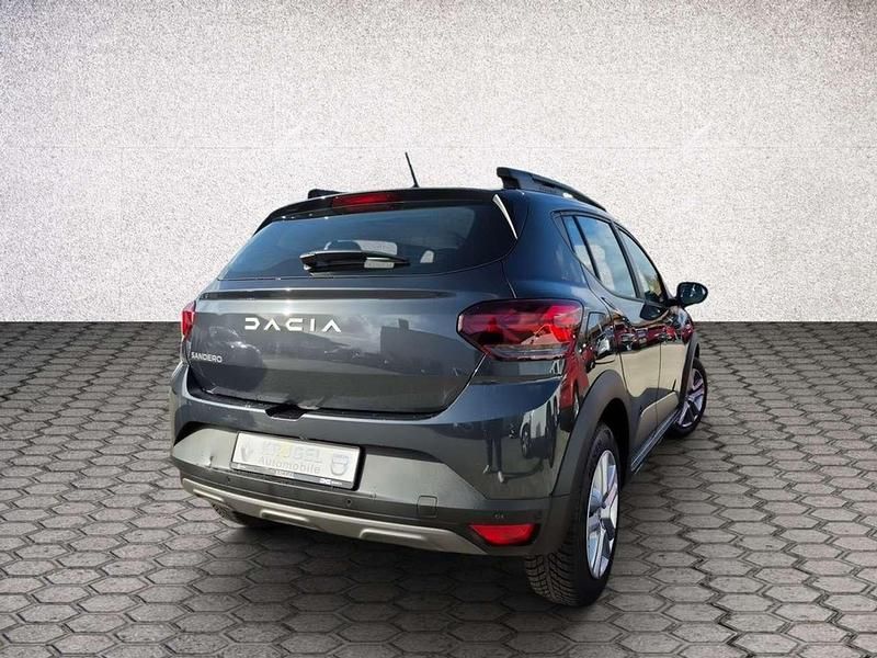 Gebraucht Dacia Sandero Expression 91 PS (66 kW) 2023 Kometengrau metallic Kleinwagen